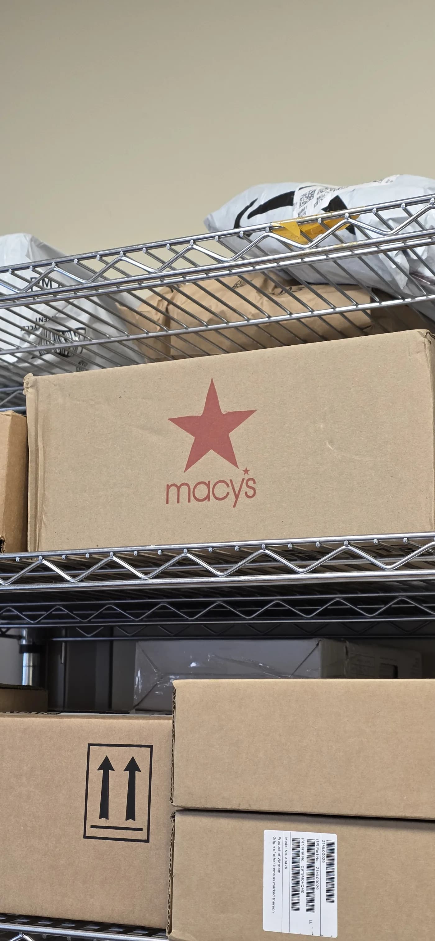 Коробка Macy’s на складе Shopomule в Делавэре
