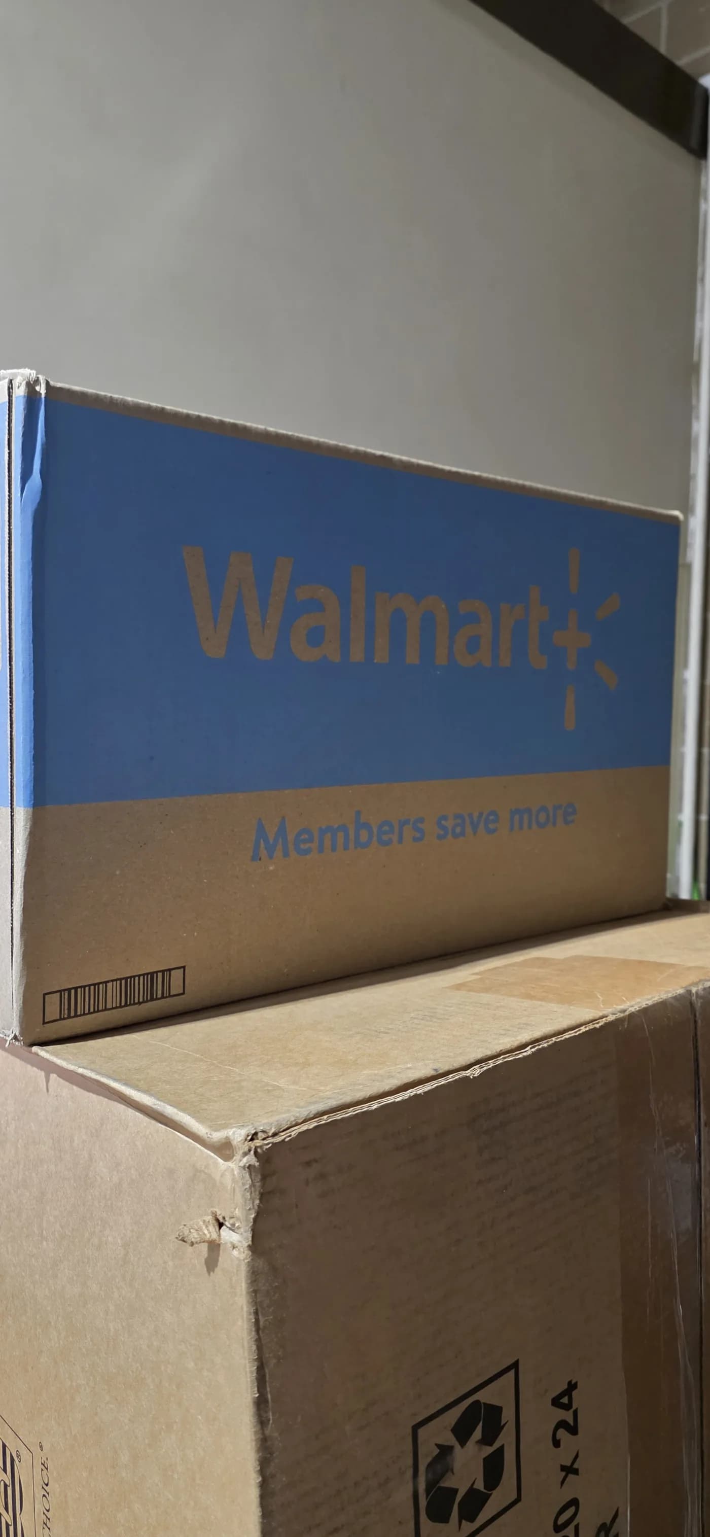 Коробка Walmart на складе Shopomule в Делавэре